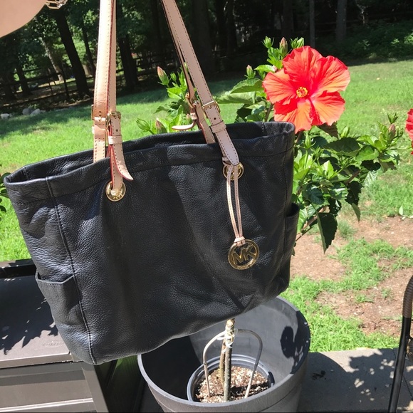 Michael Kors purse black logo fob leather - Picture 7 of 8